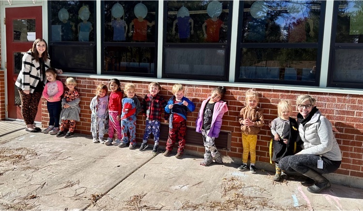 A busy fall day at Cañon Preschool with our young learners enjoying the outdoors, crafting, and enjoying snack time!