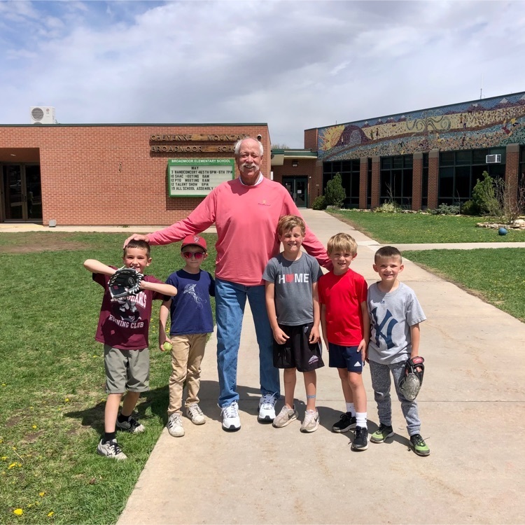 Specially visitor, Baseball Hall of Famer, Goose Gossage, spending time with our Broadmoor Bears!